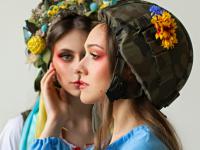 Квіти серед війни. Фотограф Євгенія Колесникова, моделі Христина та Оксана